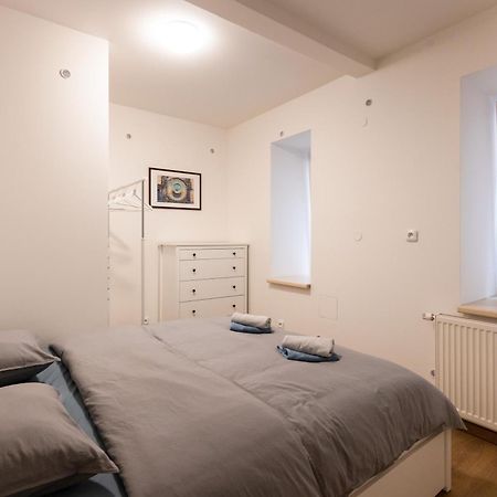 Spacious Apartment In Quiet Courtyard Near Charles Bridge Prague Exterior photo