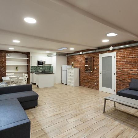 Spacious Apartment In Quiet Courtyard Near Charles Bridge Prague Exterior photo