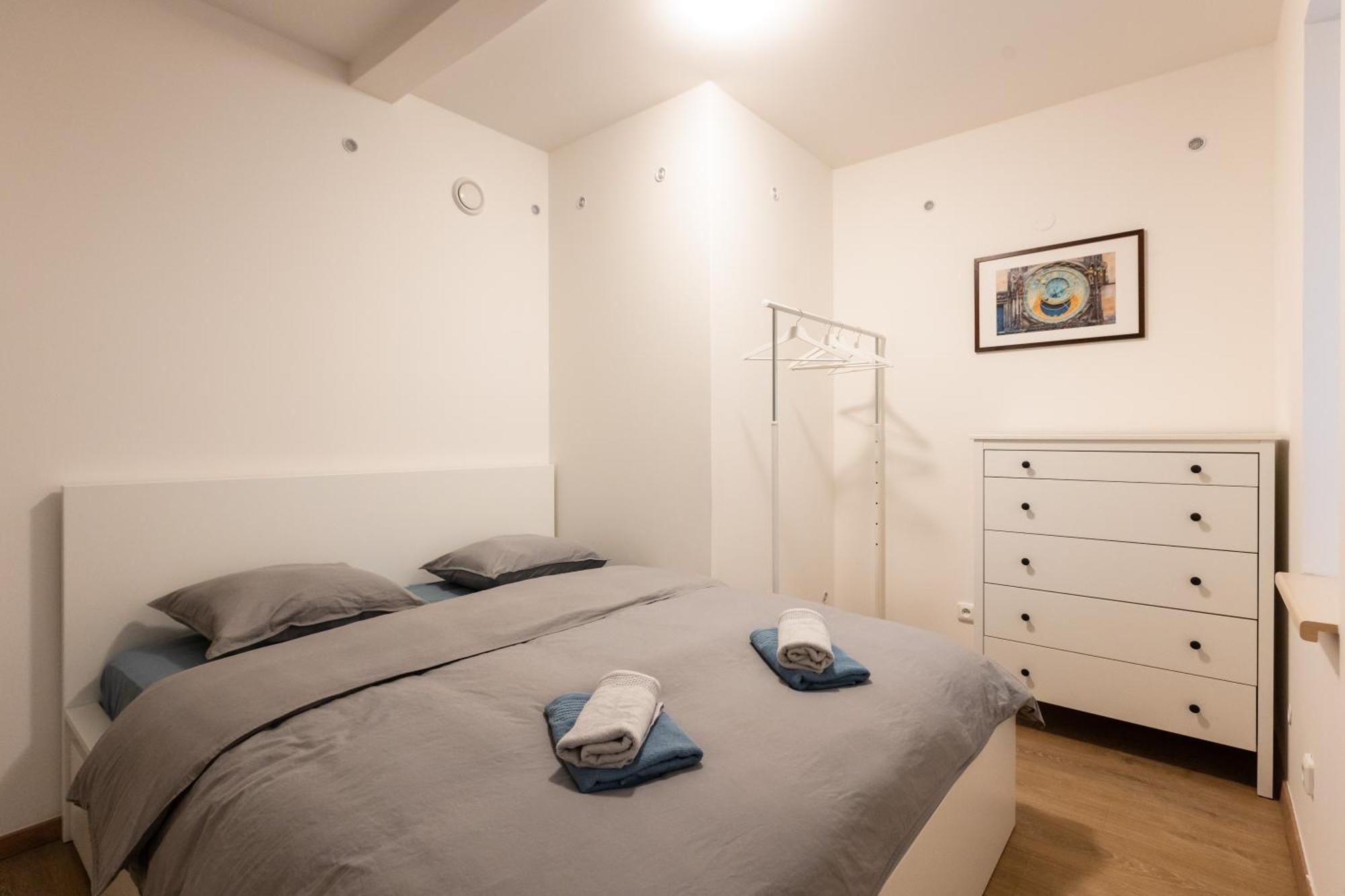 Spacious Apartment In Quiet Courtyard Near Charles Bridge Prague Exterior photo