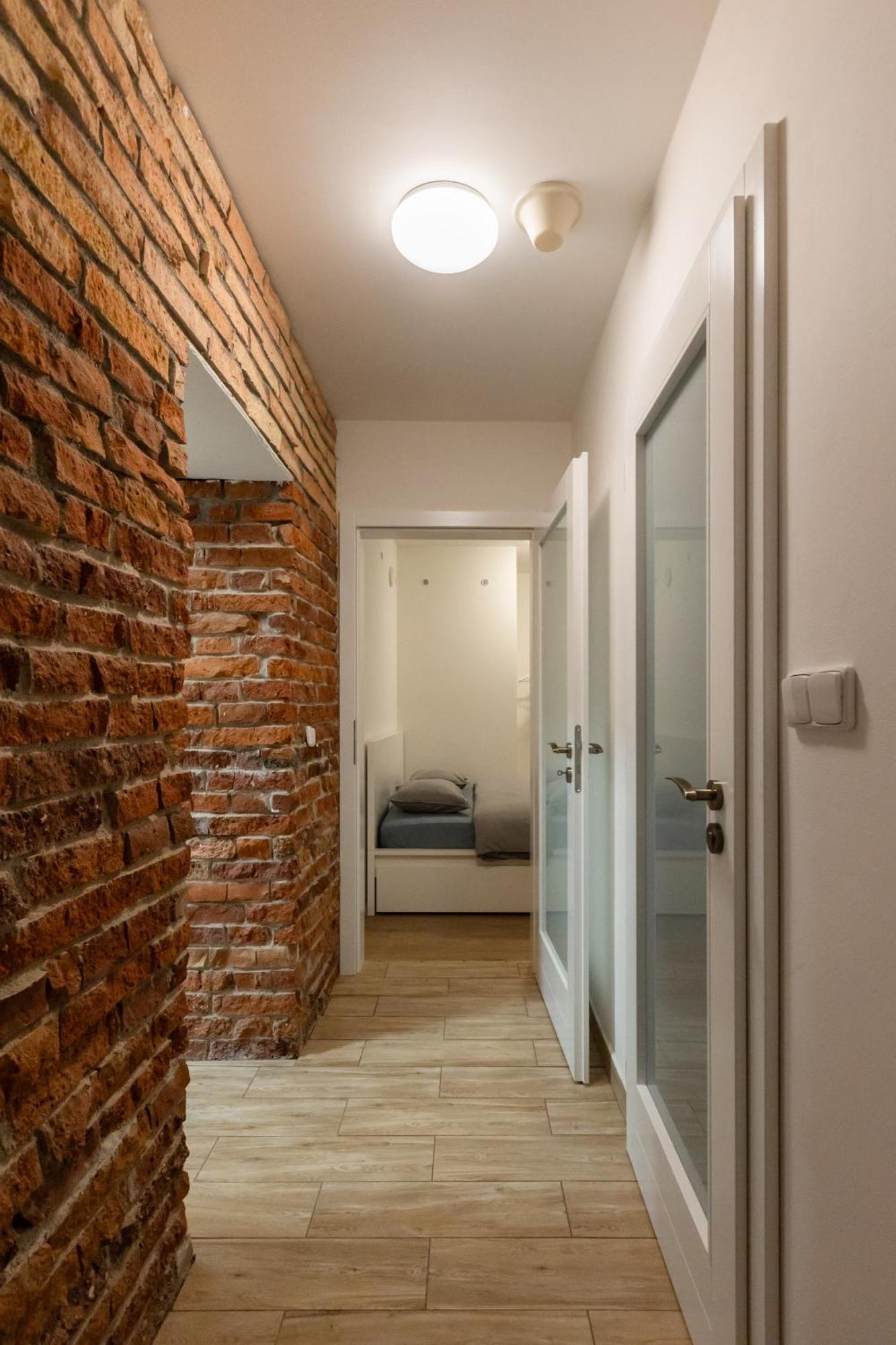 Spacious Apartment In Quiet Courtyard Near Charles Bridge Prague Exterior photo